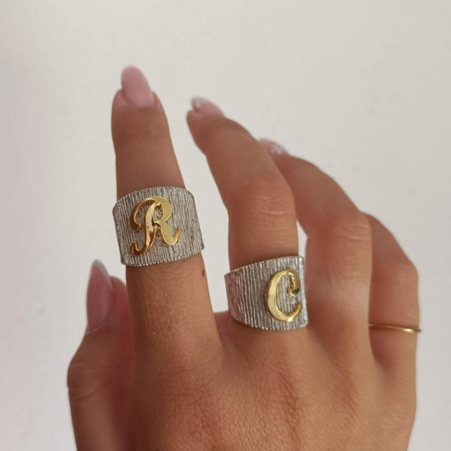 Anello Fascia con Iniziale Personalizzata