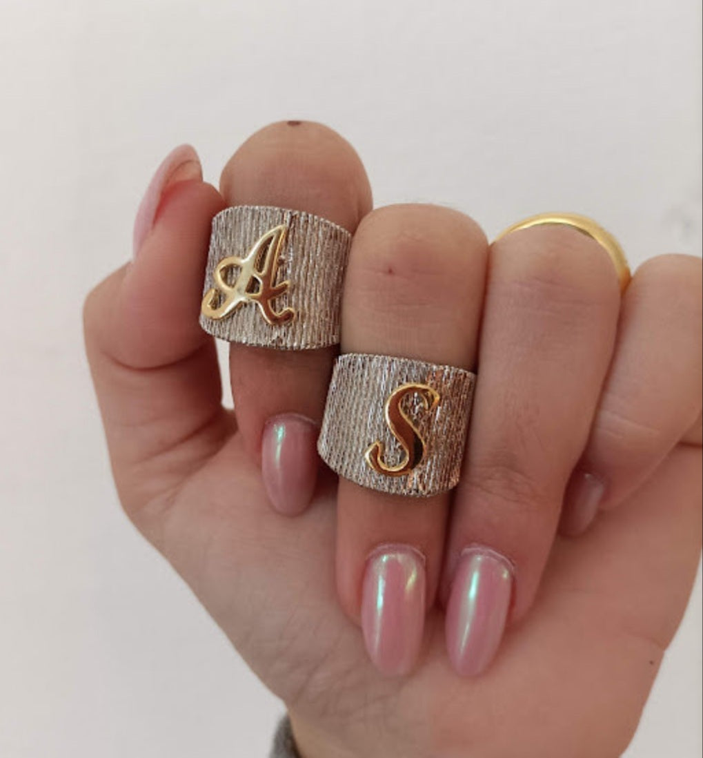 Anello Fascia con Iniziale Personalizzata